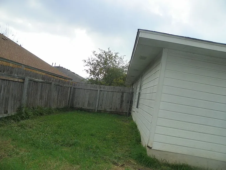 2221 Creekside Ln — Photo 20