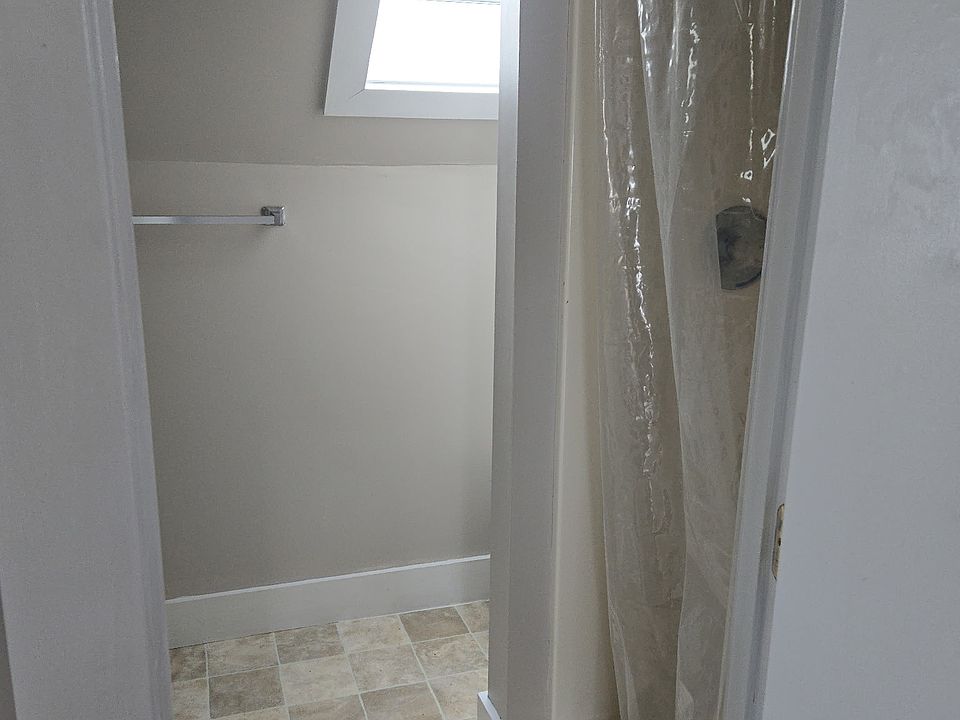 2nd image of 222 Cliff St #3