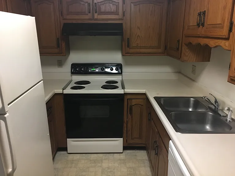 2135-2137 Versailles Village Pl — Photo 31