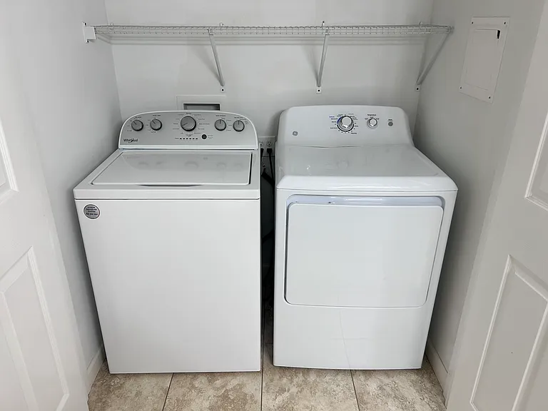 Wales Crossing Apartments — Photo 16
