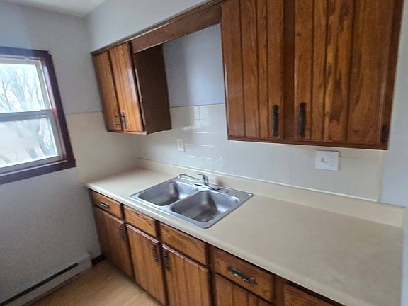 3rd image of 320 Littleton Ave #2A