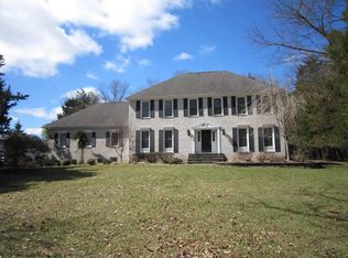 2 Saxton Ln, Lebanon, NJ 08833