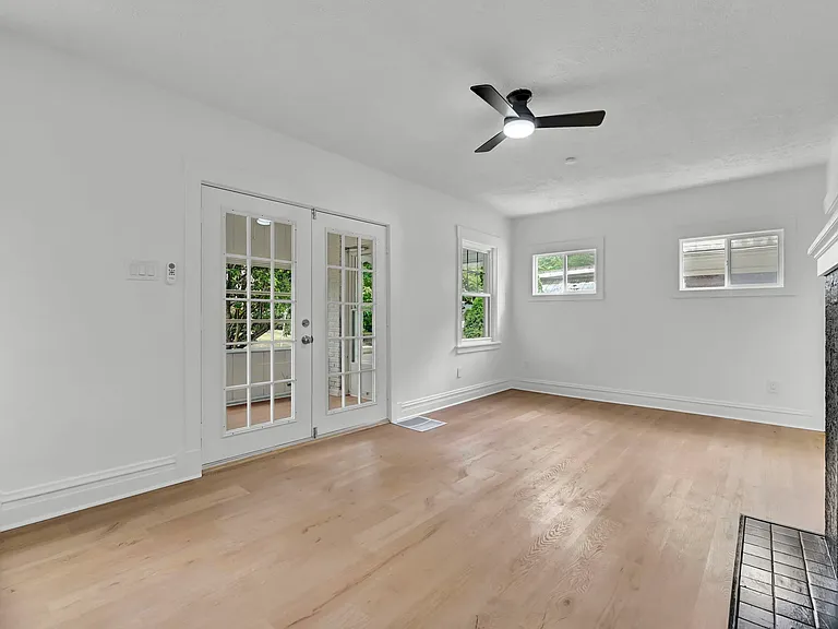 1584 Hampton Rd — Photo 11