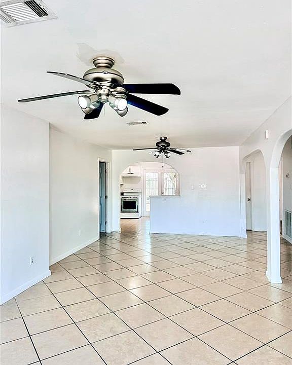 2nd image of 4005 Hamlet Dr