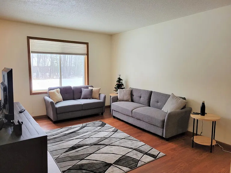 3118 McElroy St — Photo 2