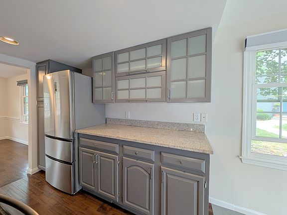2nd image of 2 Glenbrook Ln APT 10