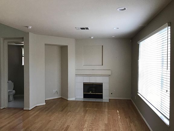 3rd image of 560 Cherry Blossom Ln
