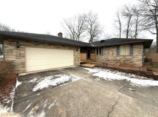 2851 Carlton Dr NW, Warren, OH 44485