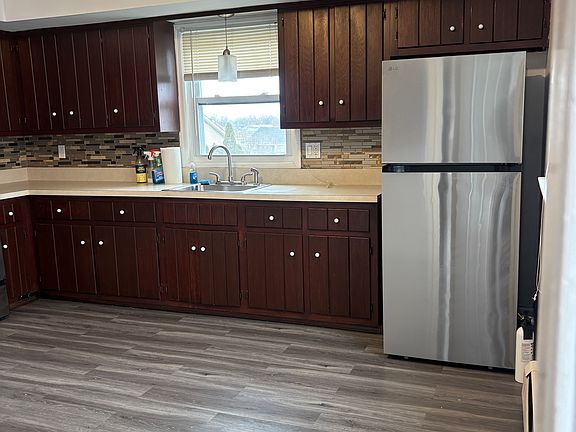 2nd image of 130 Swinnerton St Floor 2
