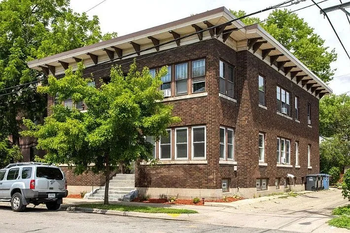 1010 E 19th St #2 — Photo 3