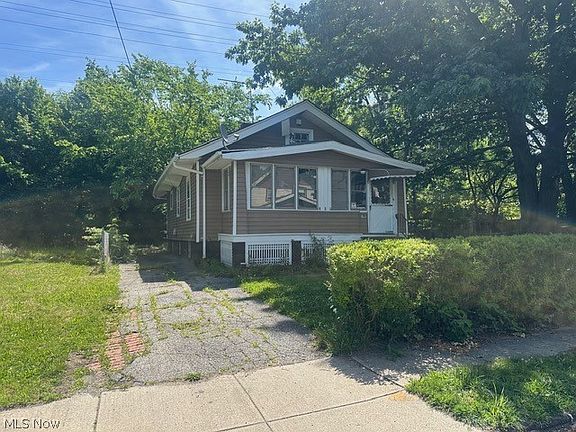 2nd image of 875 E 131st St