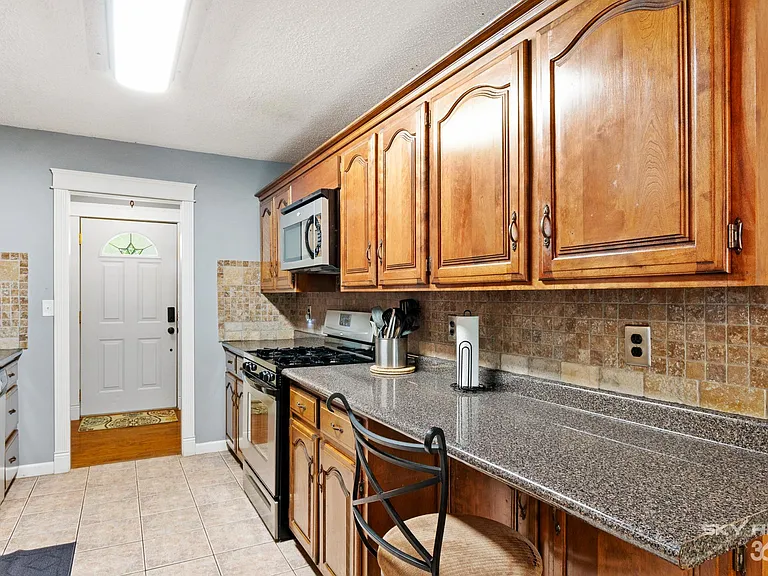 2416 N Robin Rd — Photo 12