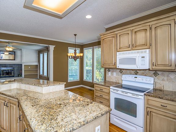 5th image of 8010 W 129th Ter