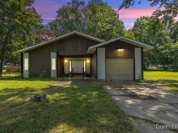 93 N Robinson St, Lyons, MI 48851