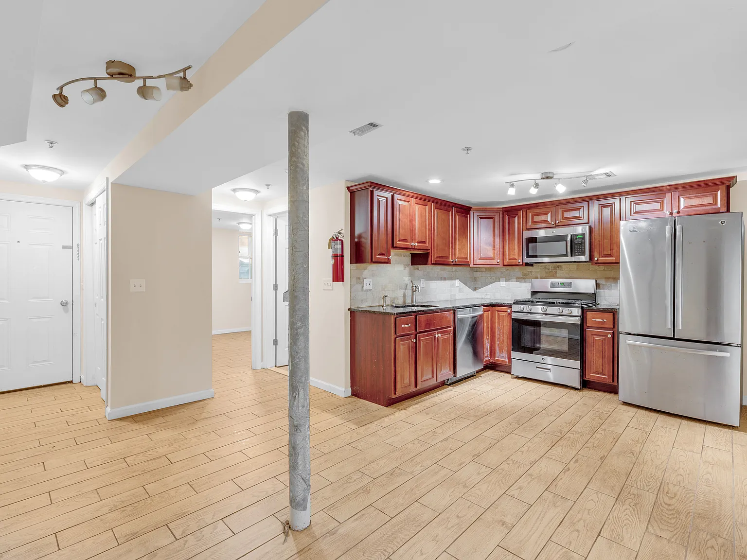 2 bed, $2,100 — Photo 2