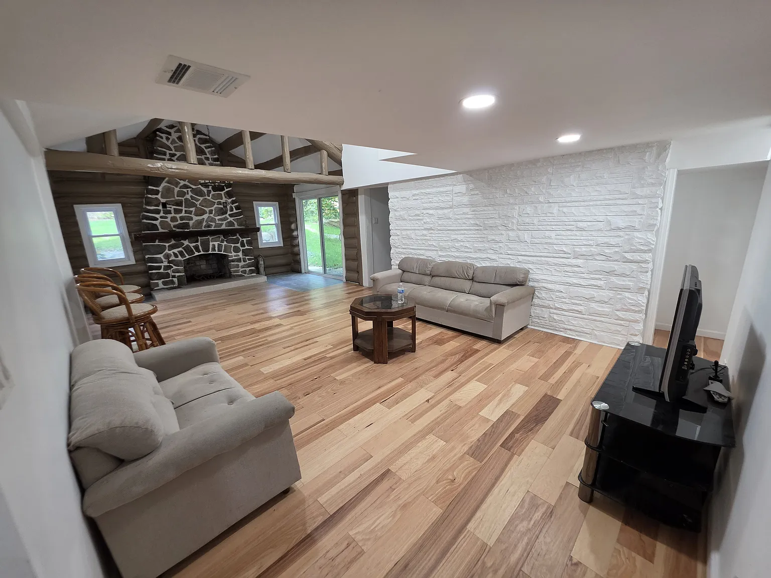 2 bed, $2,600 — Photo 4
