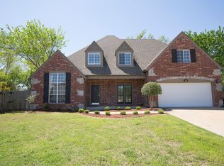 300 N Firewood Ct W, Broken Arrow, OK 74012