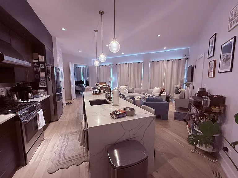 2034 N Wood St #1S — Photo 3