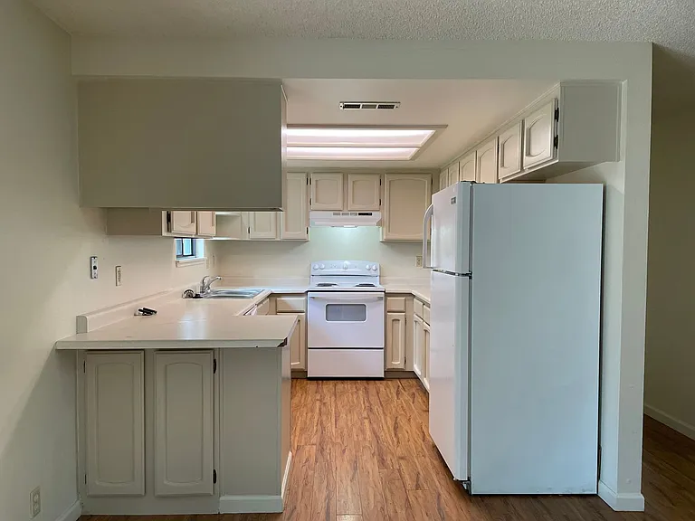 2315 Temple Dr — Photo 9