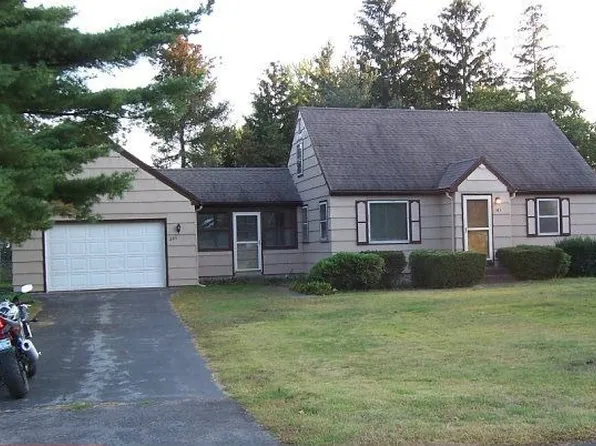 243 Meadow Ln, Webster, NY 14580