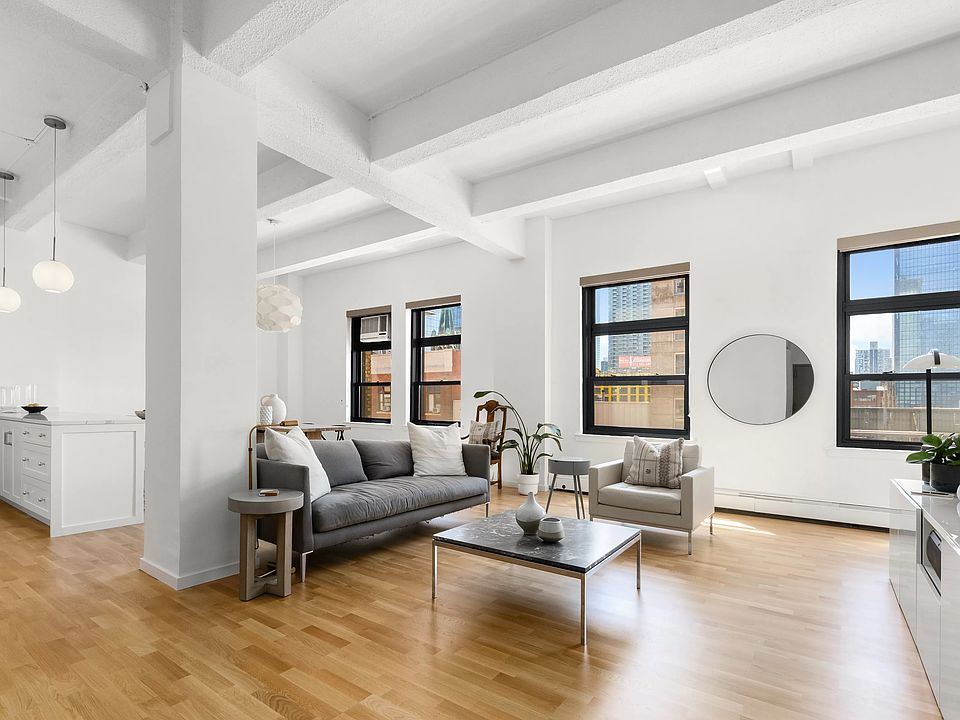 1st image of 529 W 42nd St APT 4V