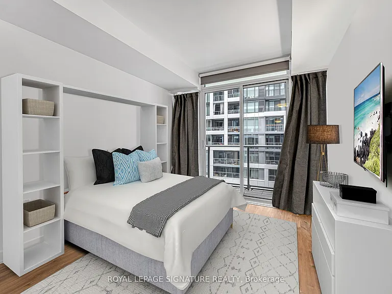 27 Bathurst St #519 — Photo 4