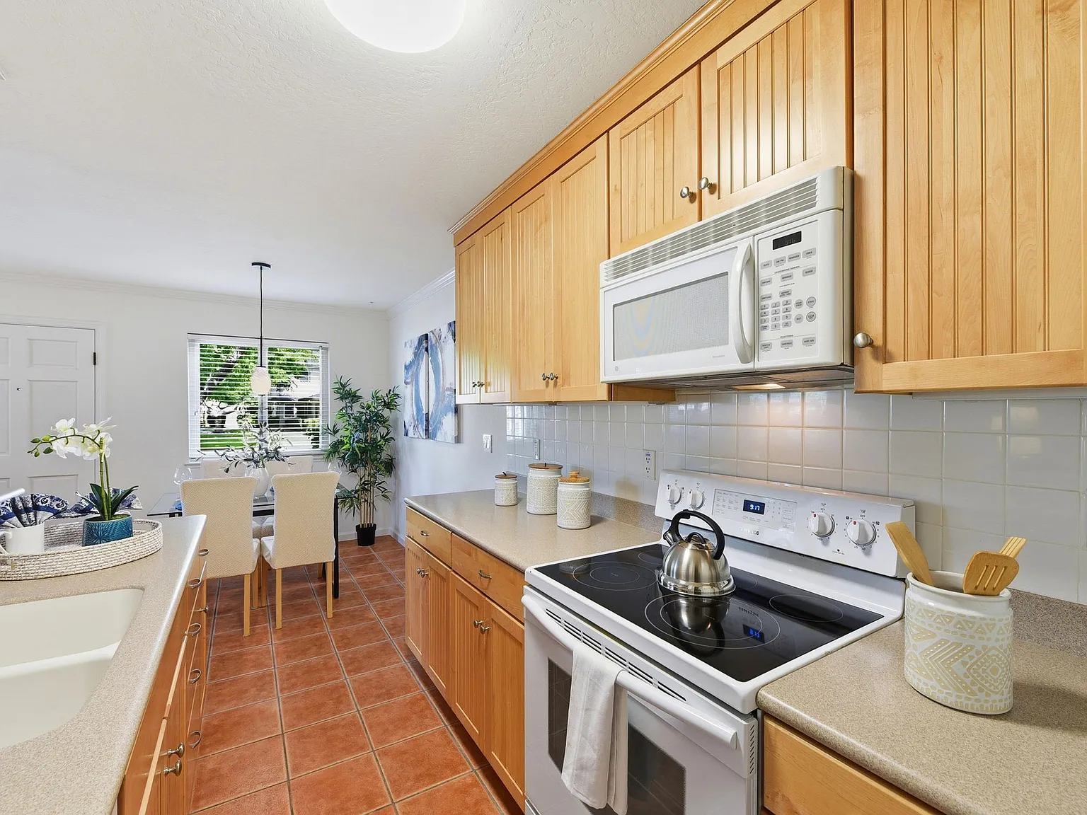 2 bed, 903 sqft, $3,200 — Photo 3