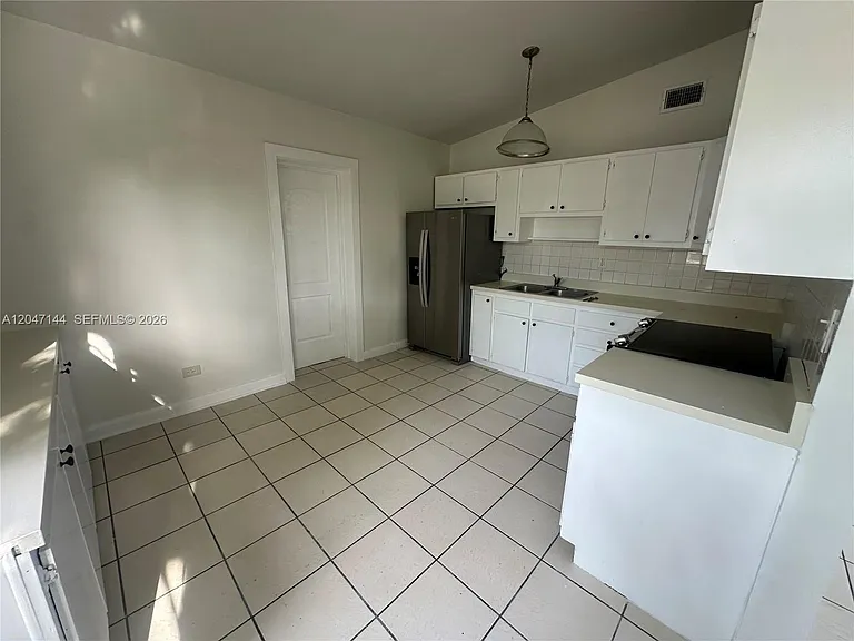 821 SW 2nd St — Photo 22