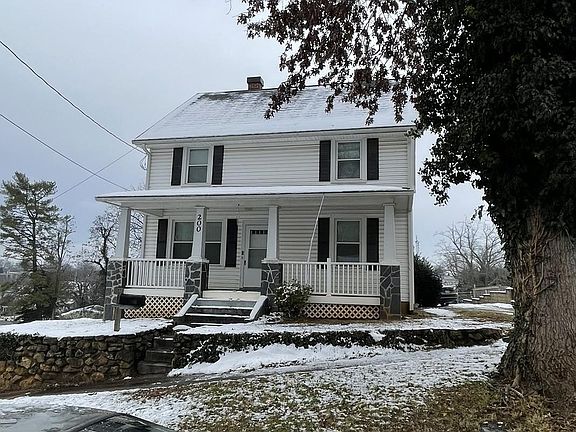 2nd image of 200 Bell St