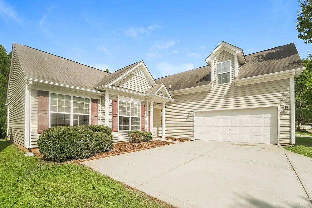 4 bed, 2.0 bath, 1889 sqft, $2,575 — Photo 1