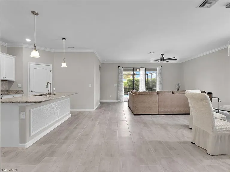 19527 Utopia Ln — Photo 6