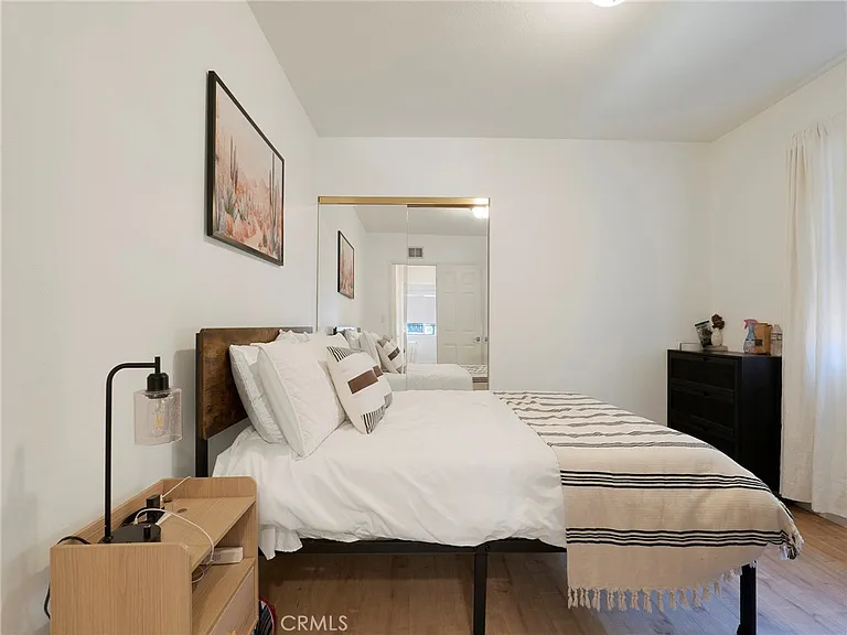 10018 Cozycroft Ave — Photo 20