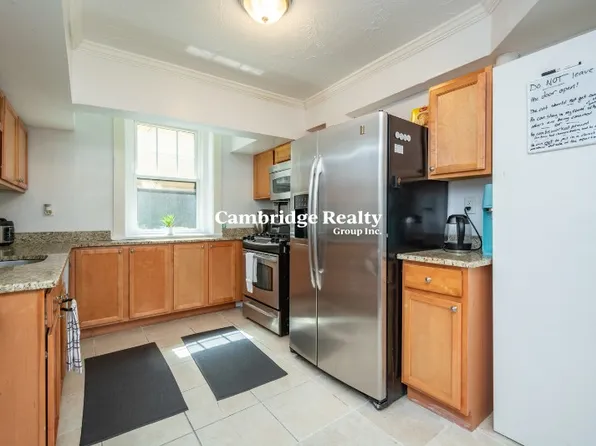 8 Newport Rd #1B, Cambridge, MA 02140