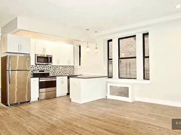 838 Riverside Drive image 1 of 10