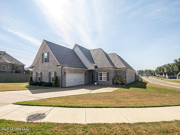 2nd image of 1060 Pettigrew Dr