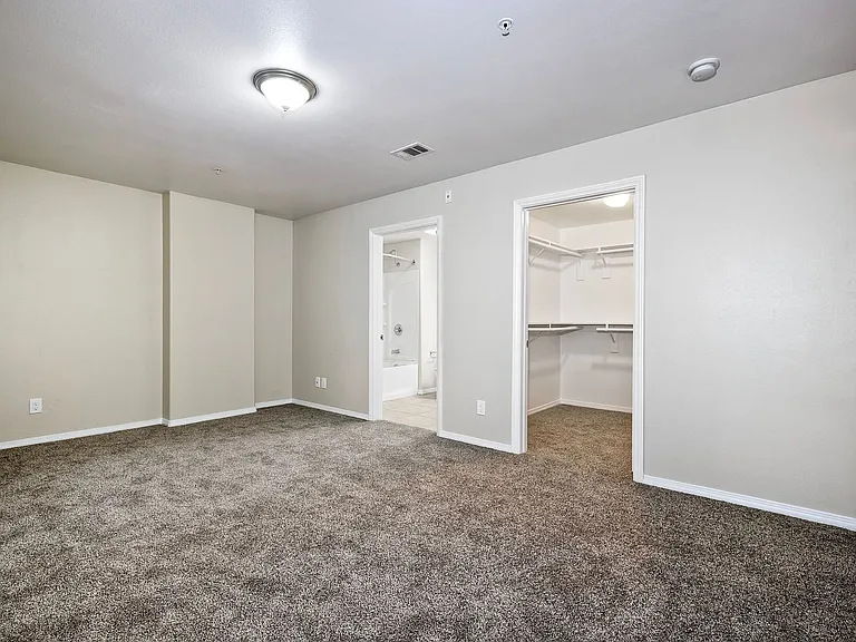 Harborview Apartments — Photo 57