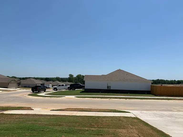 2001 S Amarillo Dr — Photo 4