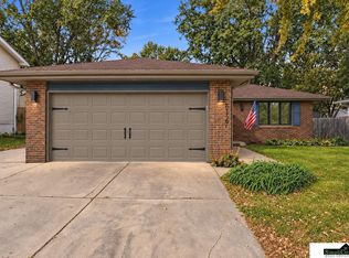 6127 NW 9th St, Lincoln, NE 68521
