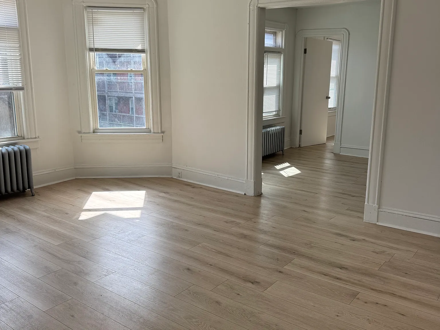 3 bed, 1100 sqft, $2,200 — Photo 2
