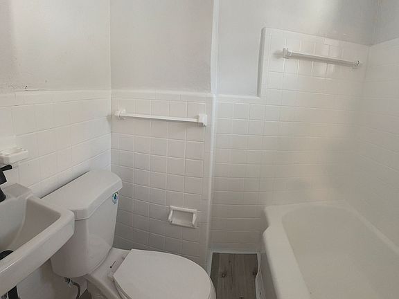 4th image of 228 N Oleander Ave #5