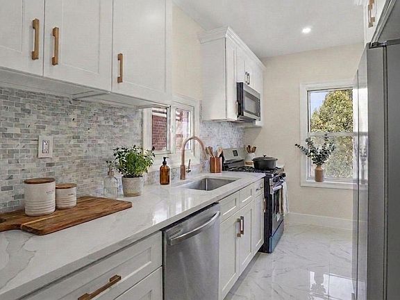 3rd image of 2716 Gunther Avenue