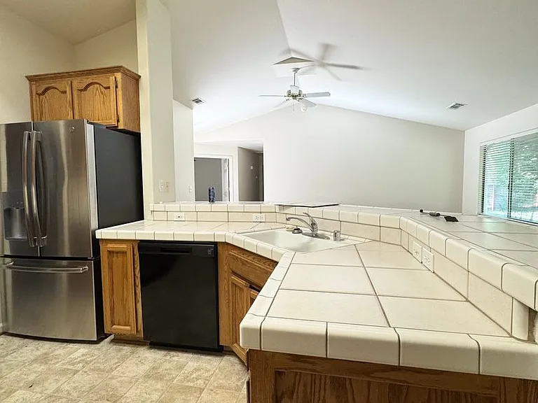 4424 Heather Ridge Ln — Photo 3