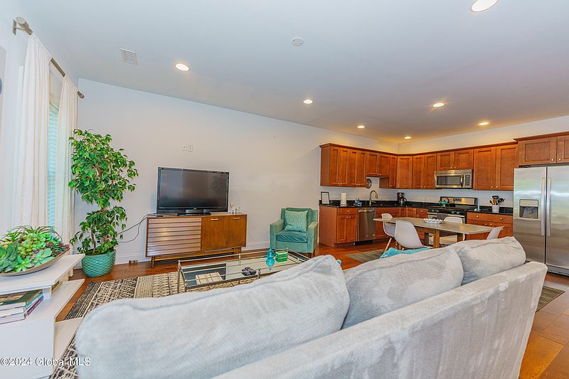 3rd image of 316 Ballston Avenue APT F
