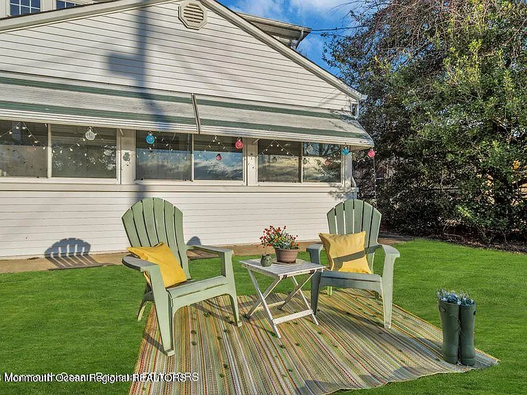 1708 Lake Dr — Photo 8