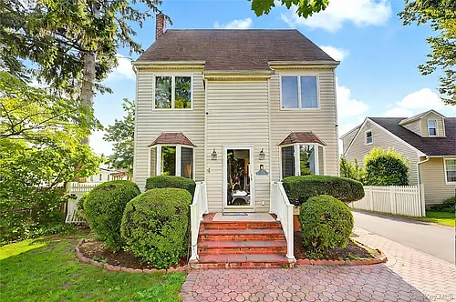 116 West Ave Photo 1