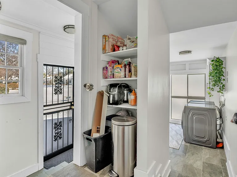 185 Alexander St — Photo 34