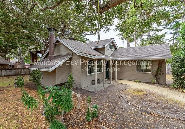 706 Crocker Ave — Photo 1
