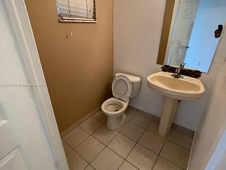 2020 Freeport Dr #2020 — Photo 9