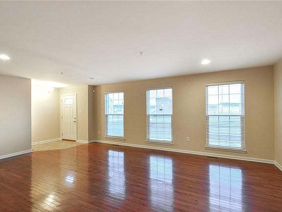 3rd image of 505 Fairgate Dr