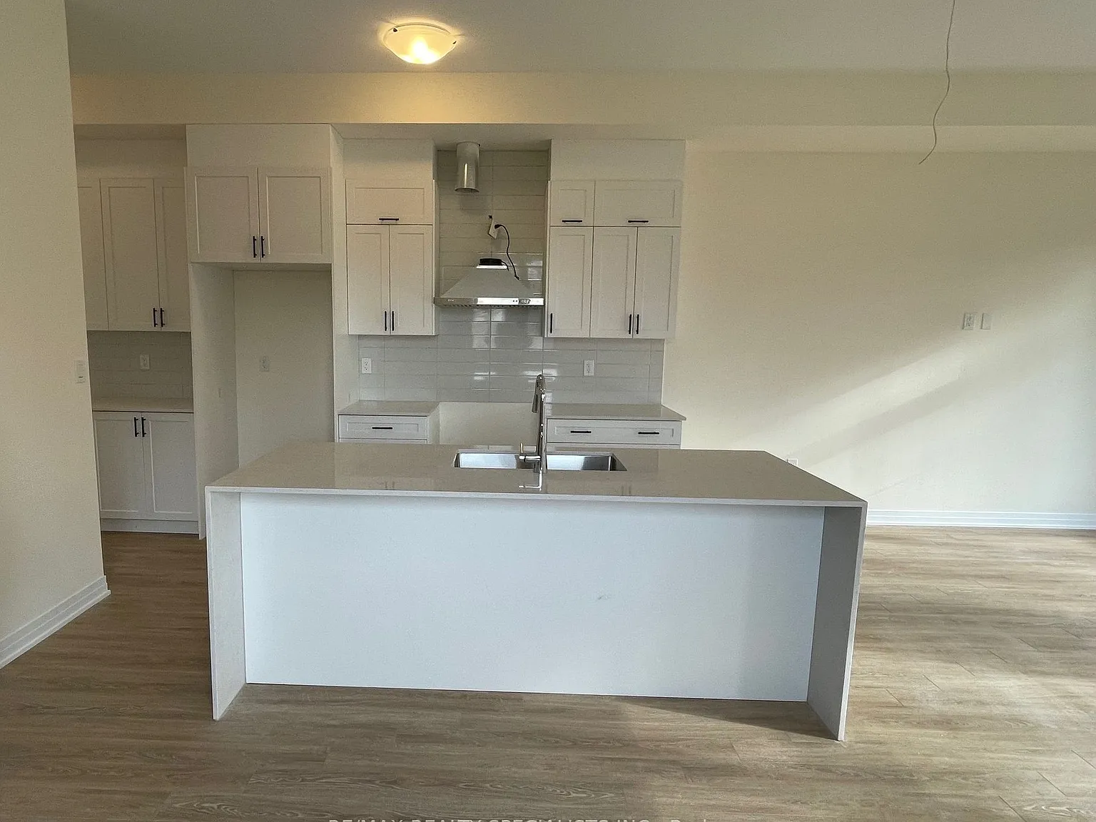 4 bed, $4,000 — Photo 1